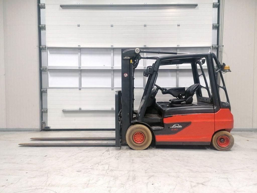 Linde E30L-01 شاحنات ذات رافعات شوكية تعمل بالكهرباء