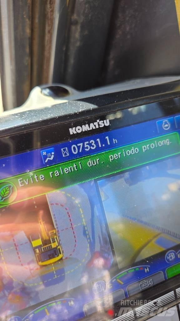 Komatsu PC 210 LC-11 حفارات زحافة