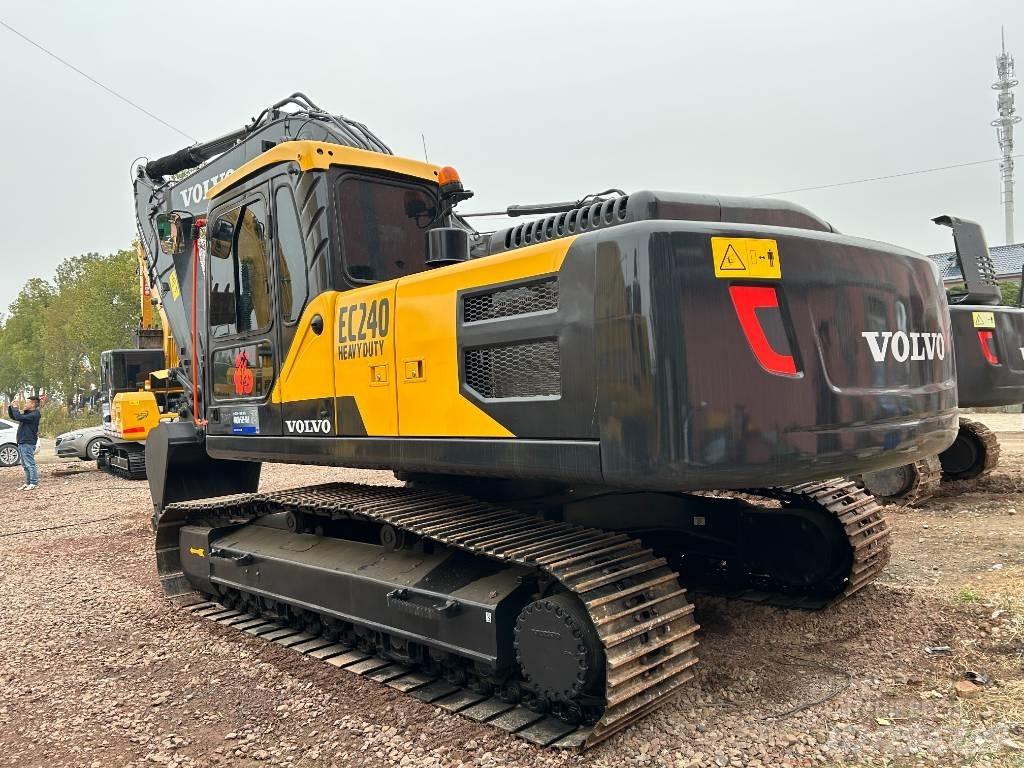 Volvo EC 240 حفارات زحافة