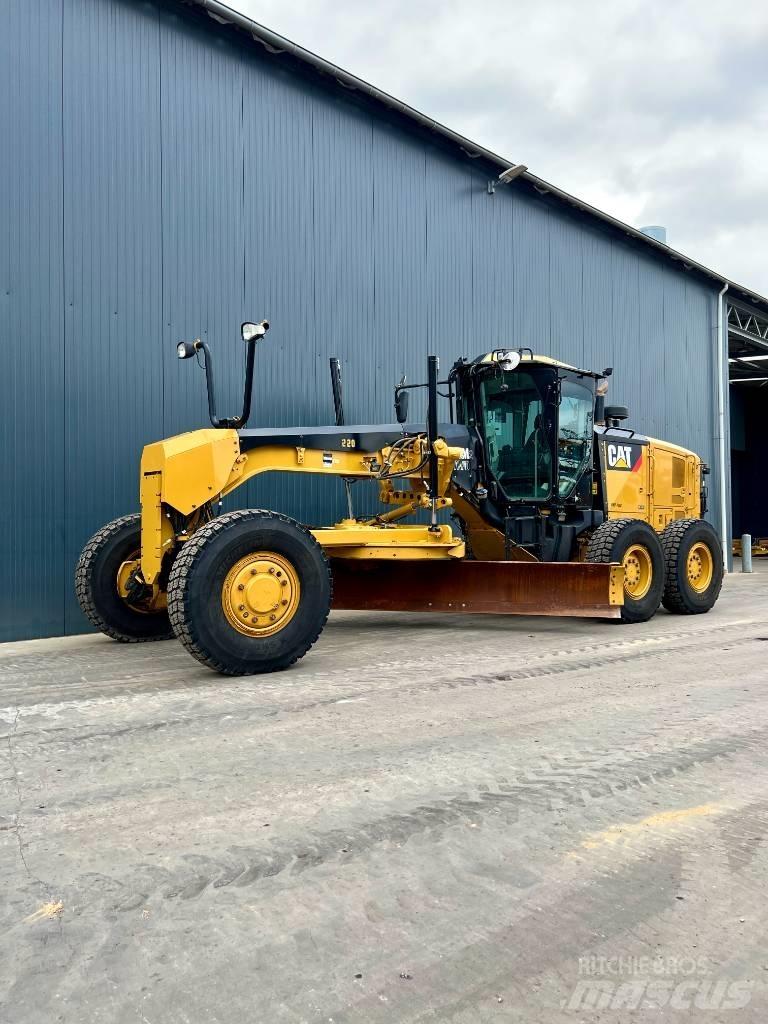 CAT 140M2 AWD معدات تمهيد الطرق
