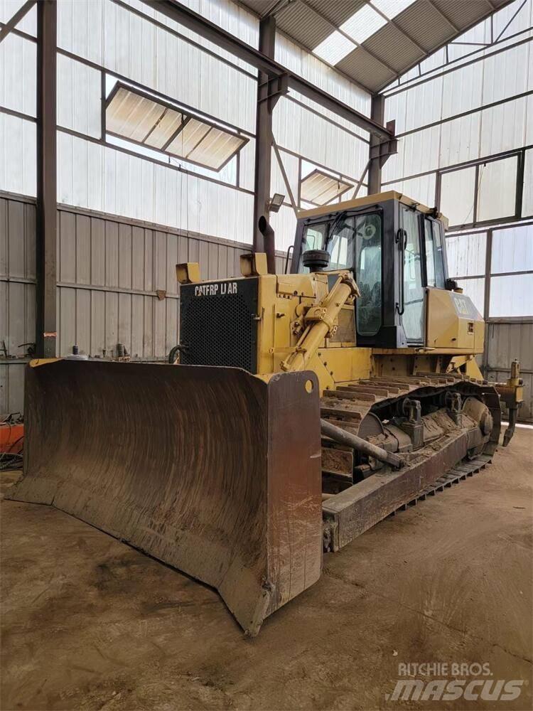 CAT D 7 G2 بلدوزرات مجنزرة