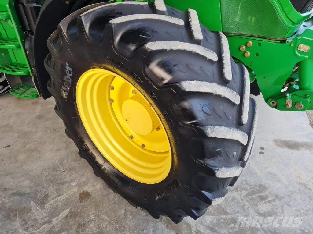 John Deere 6190 R الجرارات