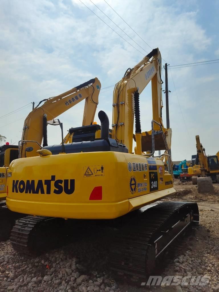 Komatsu PC 240 LC حفارات زحافة