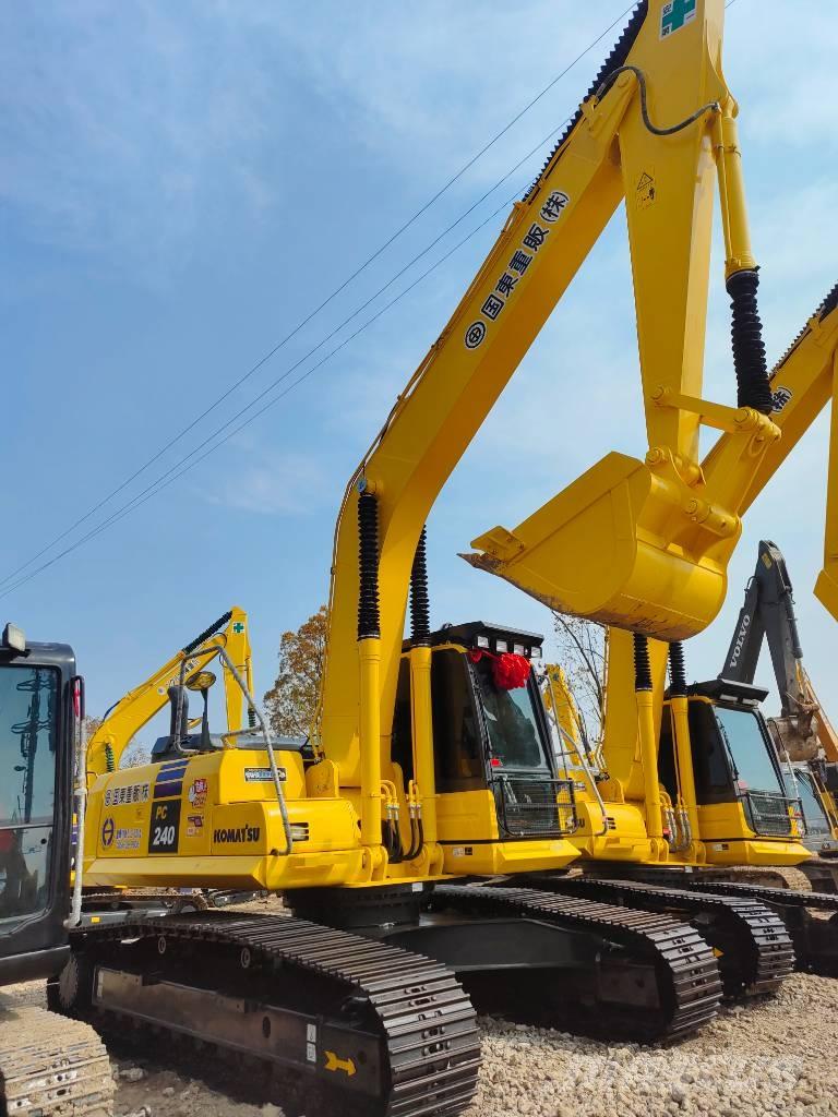 Komatsu PC 240 LC حفارات زحافة