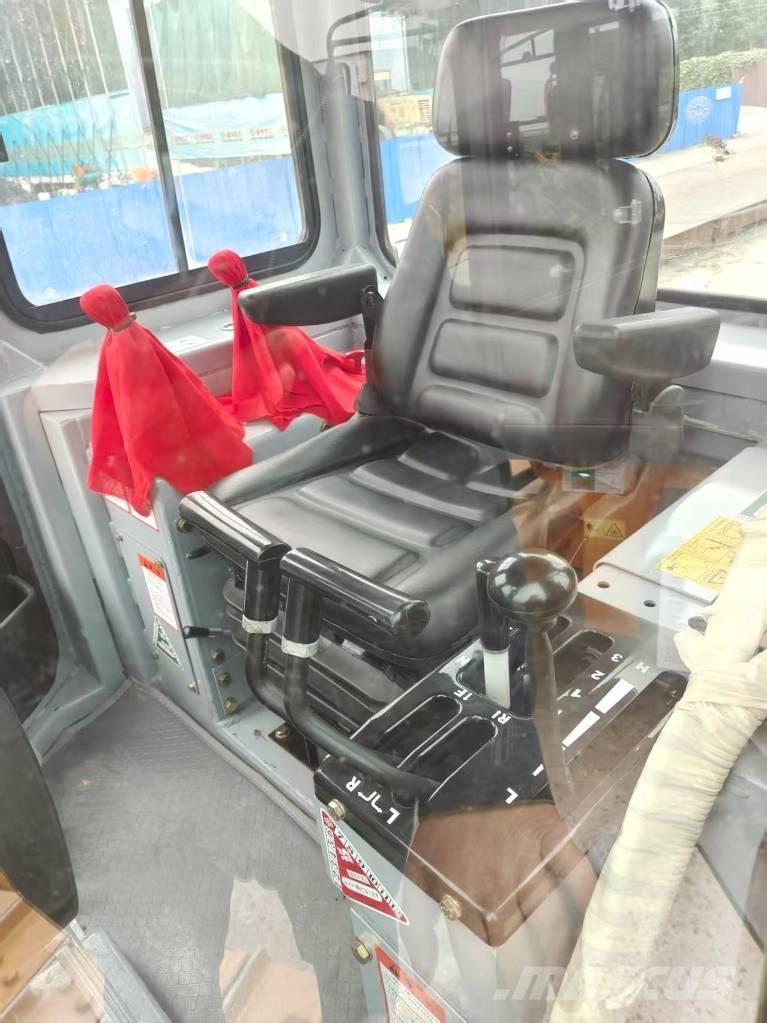 CAT D6G بلدوزرات مجنزرة