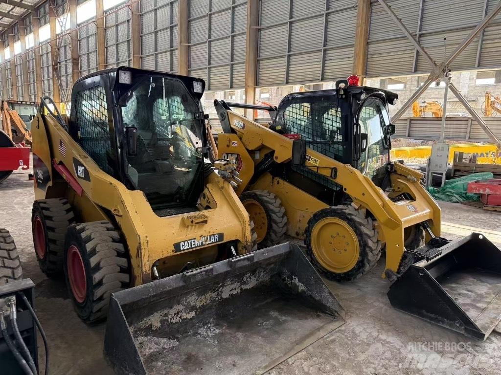 CAT 246C and 262D لوادر انزلاقية التوجيه