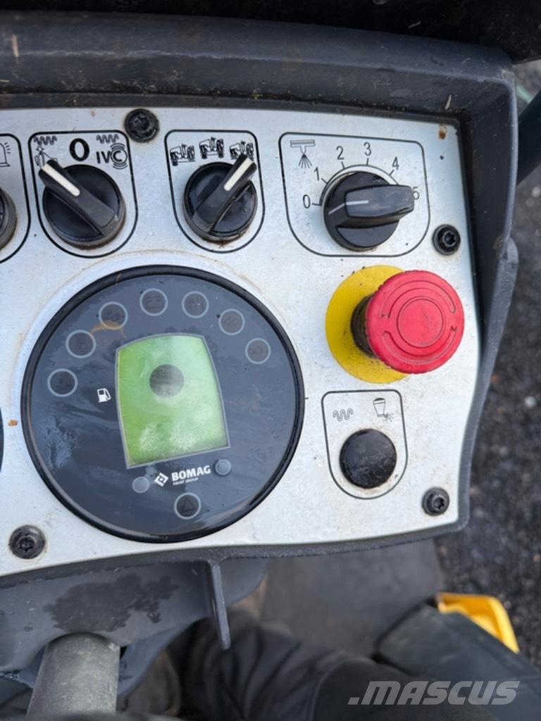 Bomag BW 120 AD-5 مداحل ثنائية الاسطوانة