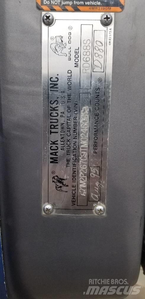 Mack RD 688 S شاحنات قلابة
