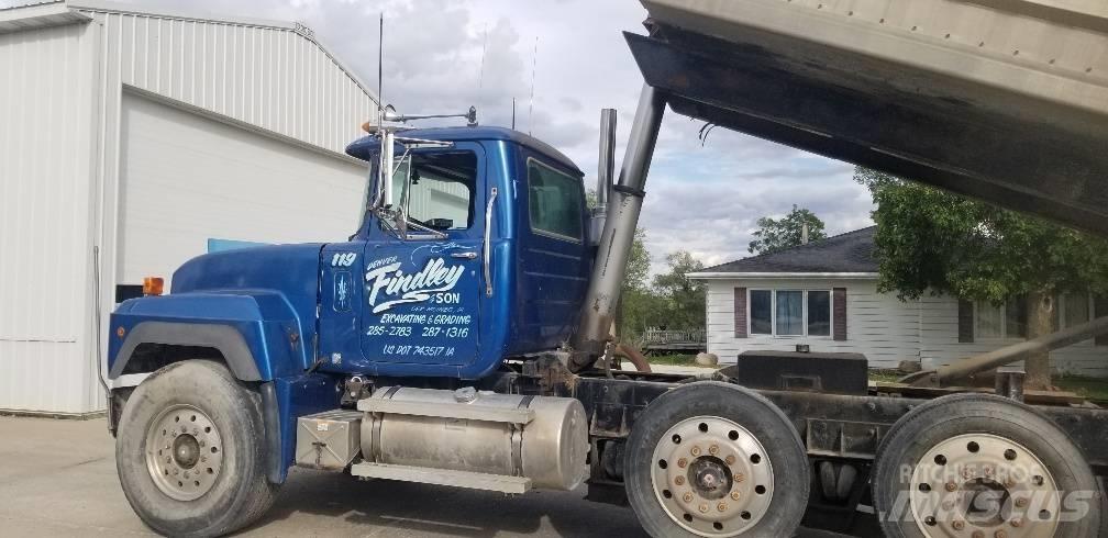 Mack RD 688 S شاحنات قلابة