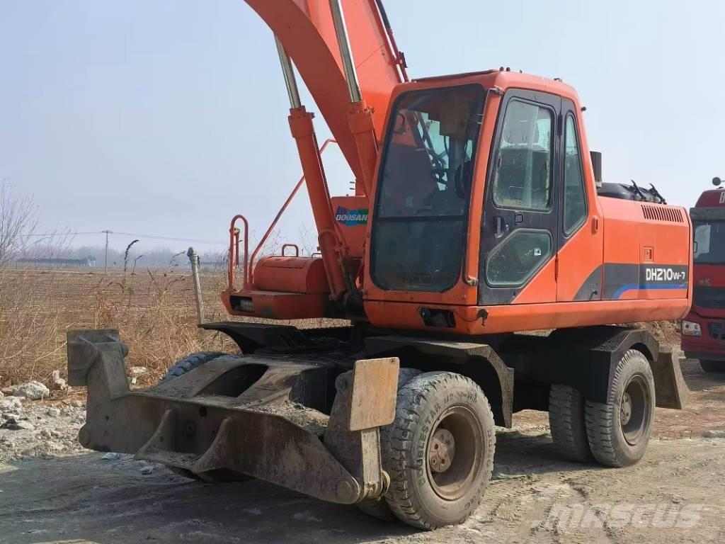 Doosan DH210W-7 حفارات بعجل