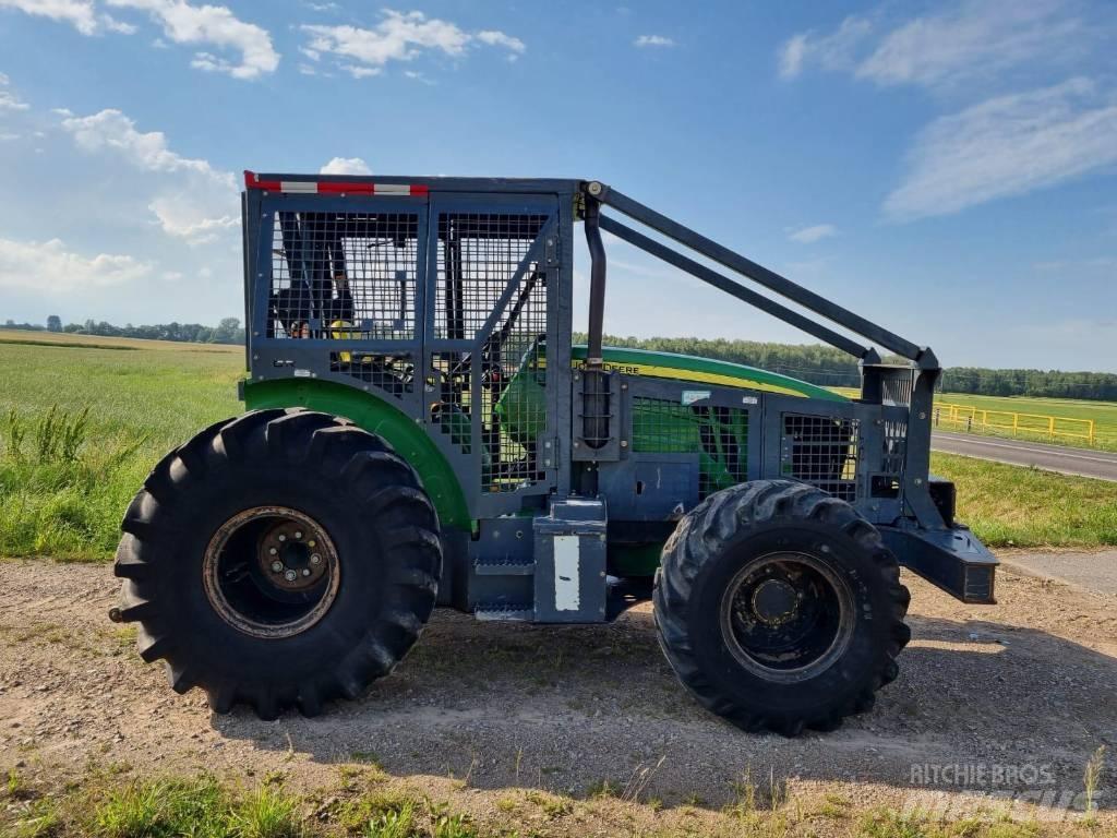 John Deere 5100 M جرارات التحريج