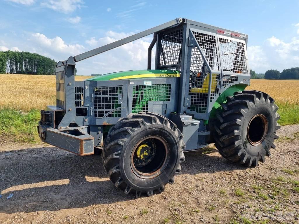 John Deere 5100 M جرارات التحريج