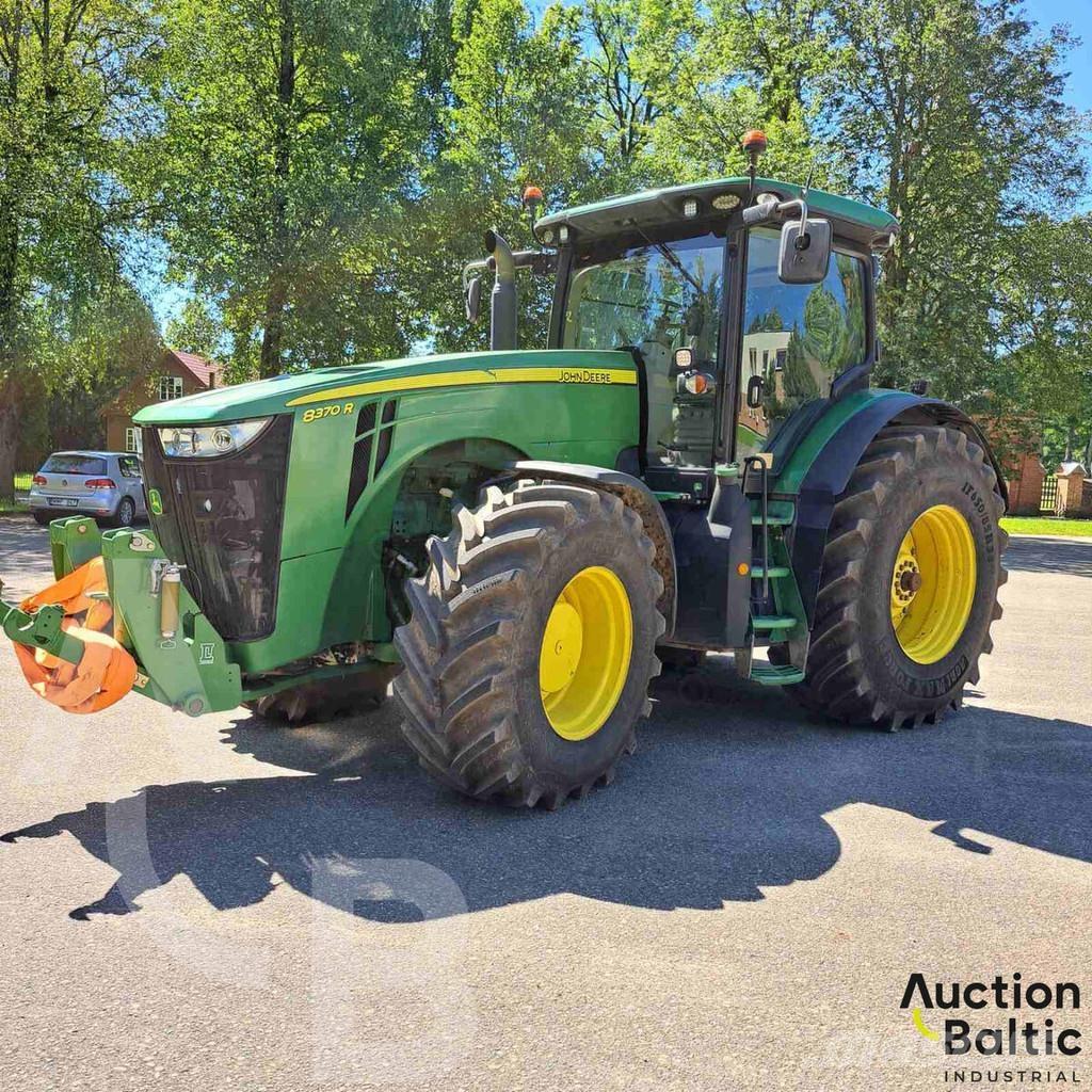 John Deere 8370 R الجرارات
