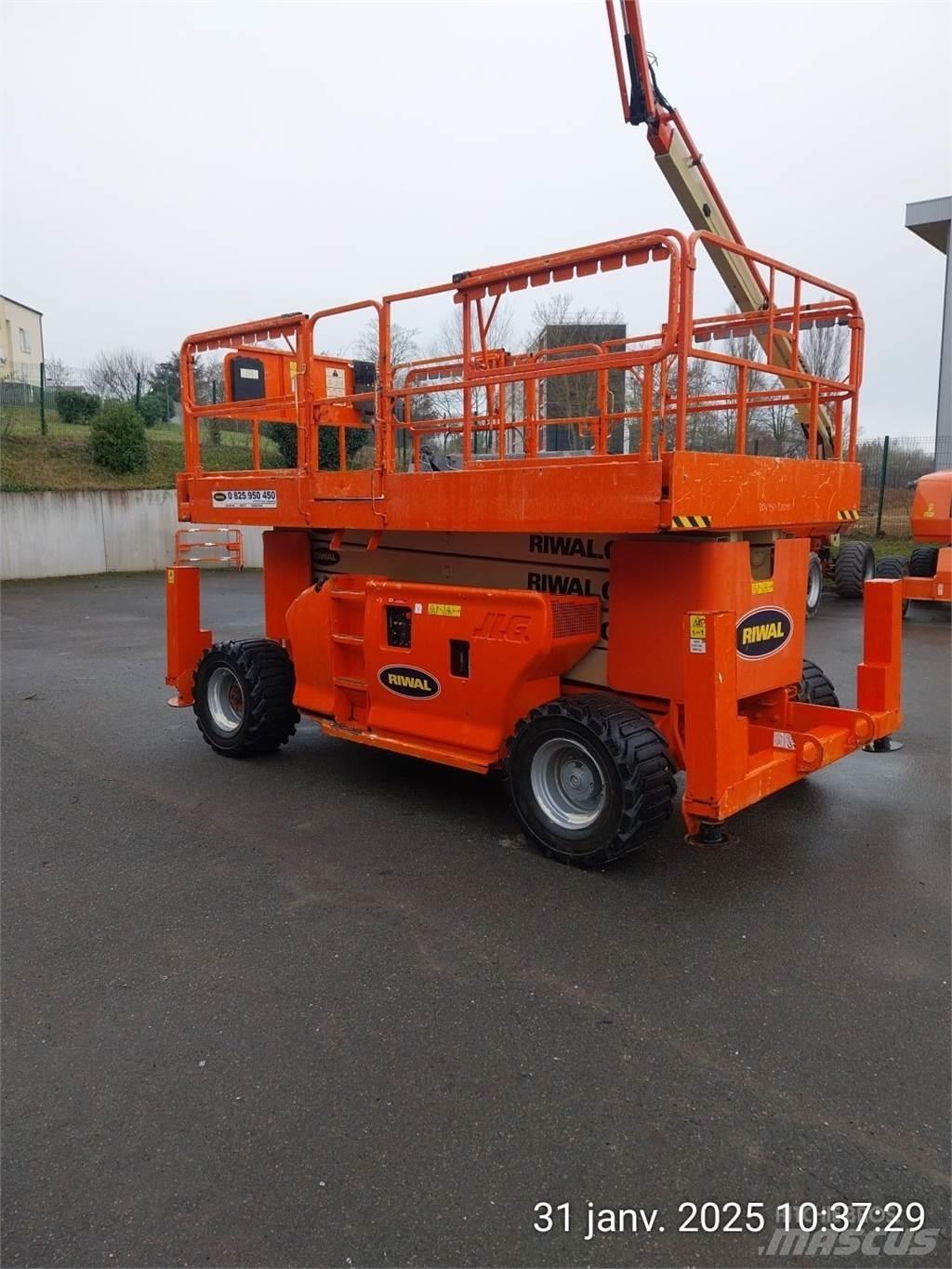 JLG 4394RT رافعات مقصية الشكل