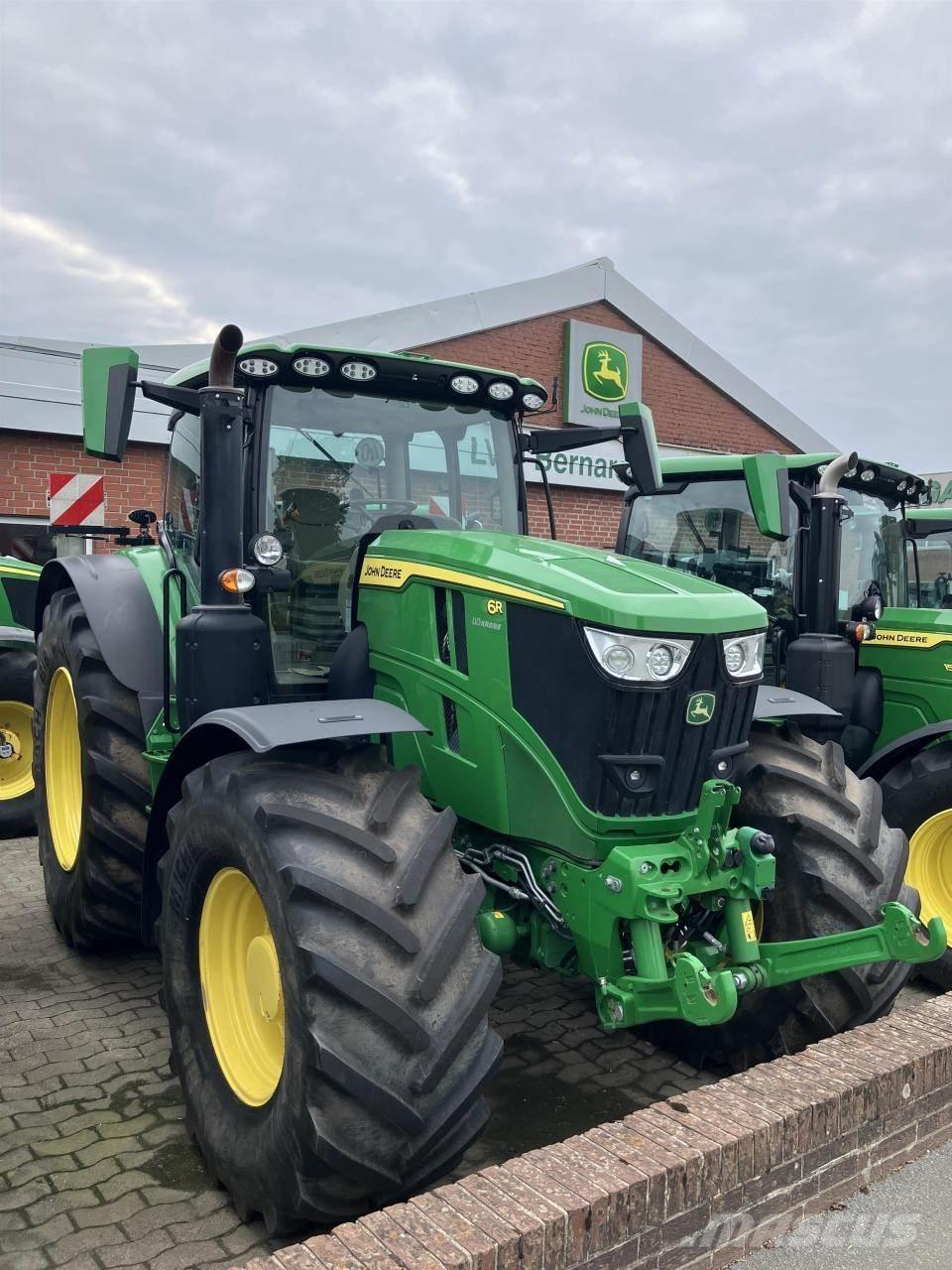 John Deere 6R 215 الجرارات