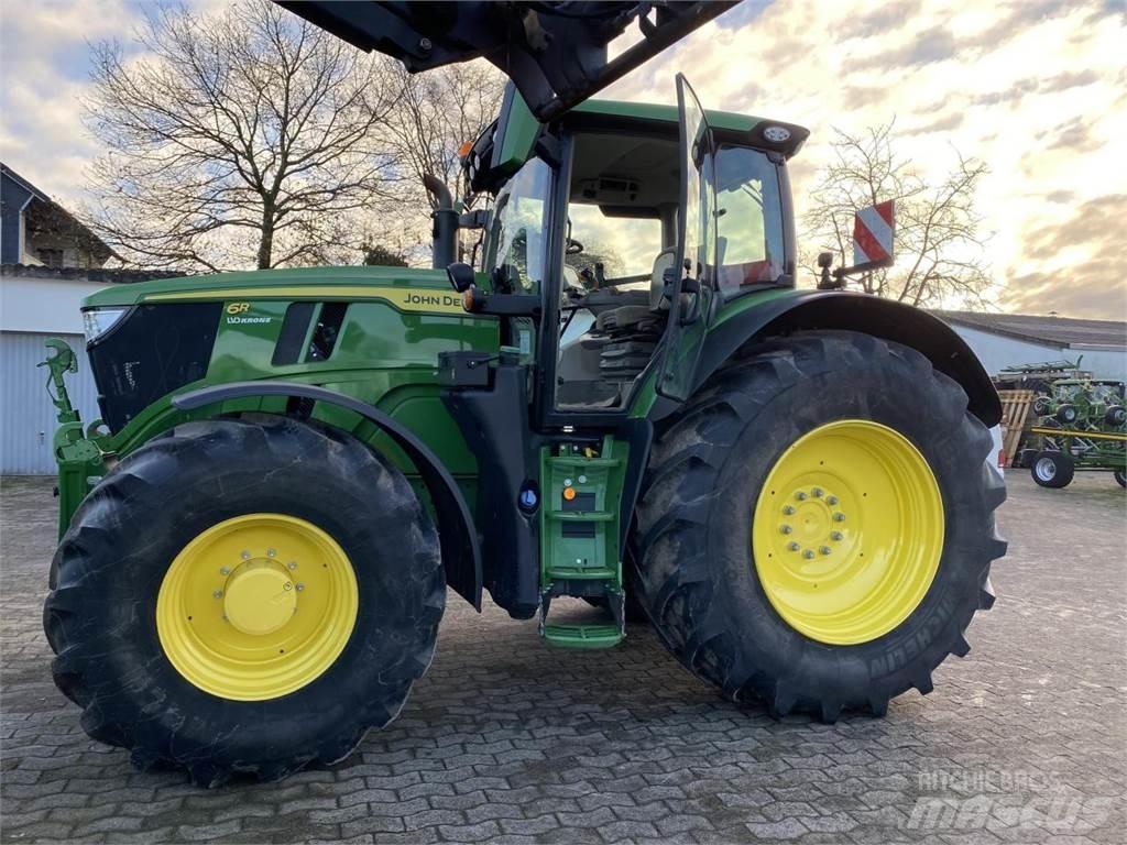 John Deere 6R 215 الجرارات
