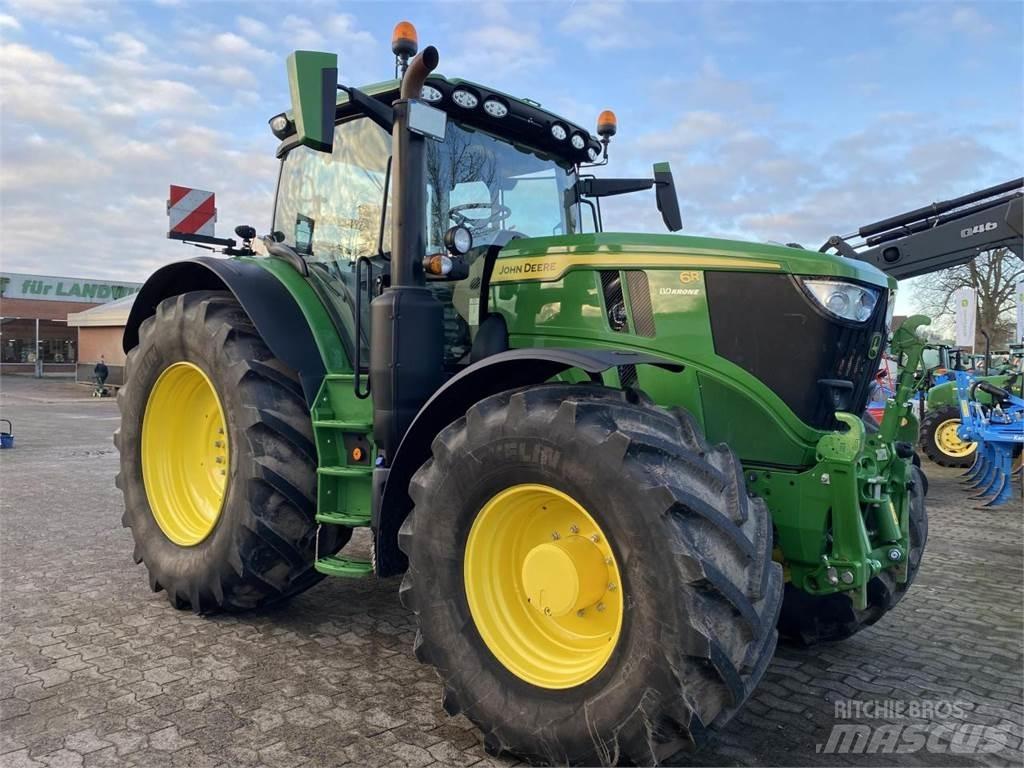 John Deere 6R 215 الجرارات
