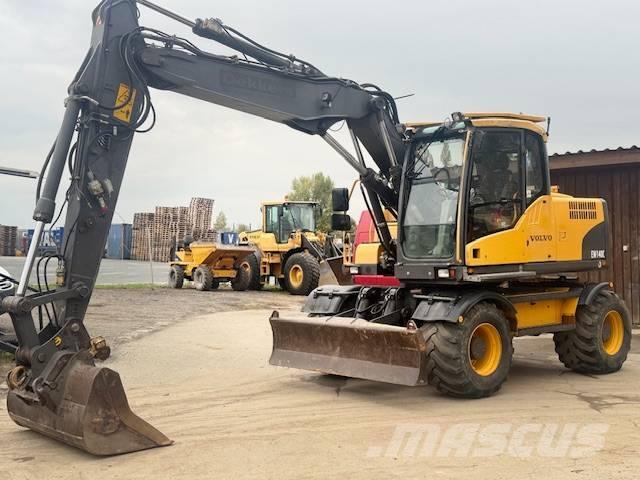 Volvo EW 140 C حفارات بعجل