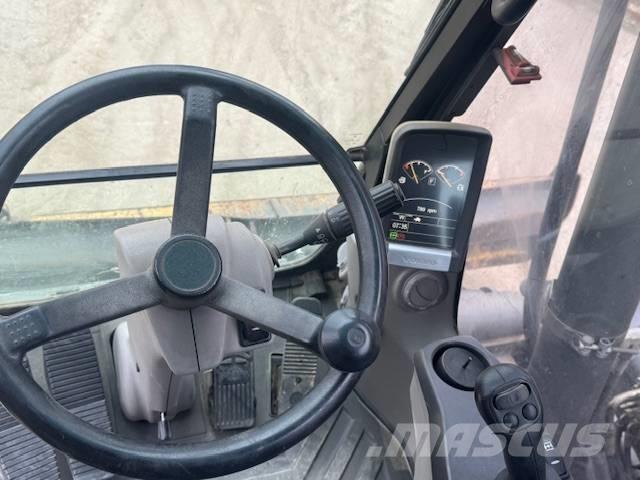 Volvo EW 140 C حفارات بعجل