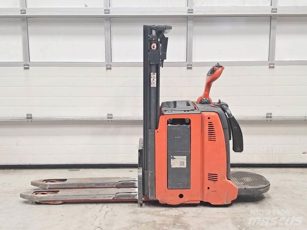 Linde D12 AP معدات التكديس الجوالة