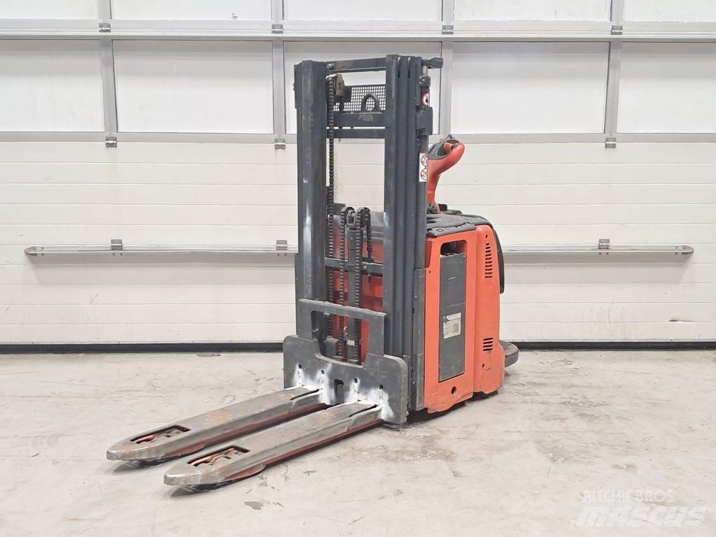 Linde D12 AP معدات التكديس الجوالة