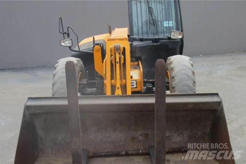 JCB 541-70 شاحنات أخرى