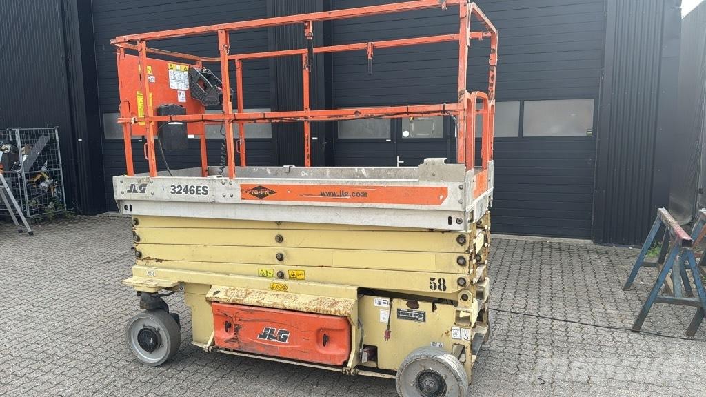 JLG 3246 ES رافعات مقصية الشكل