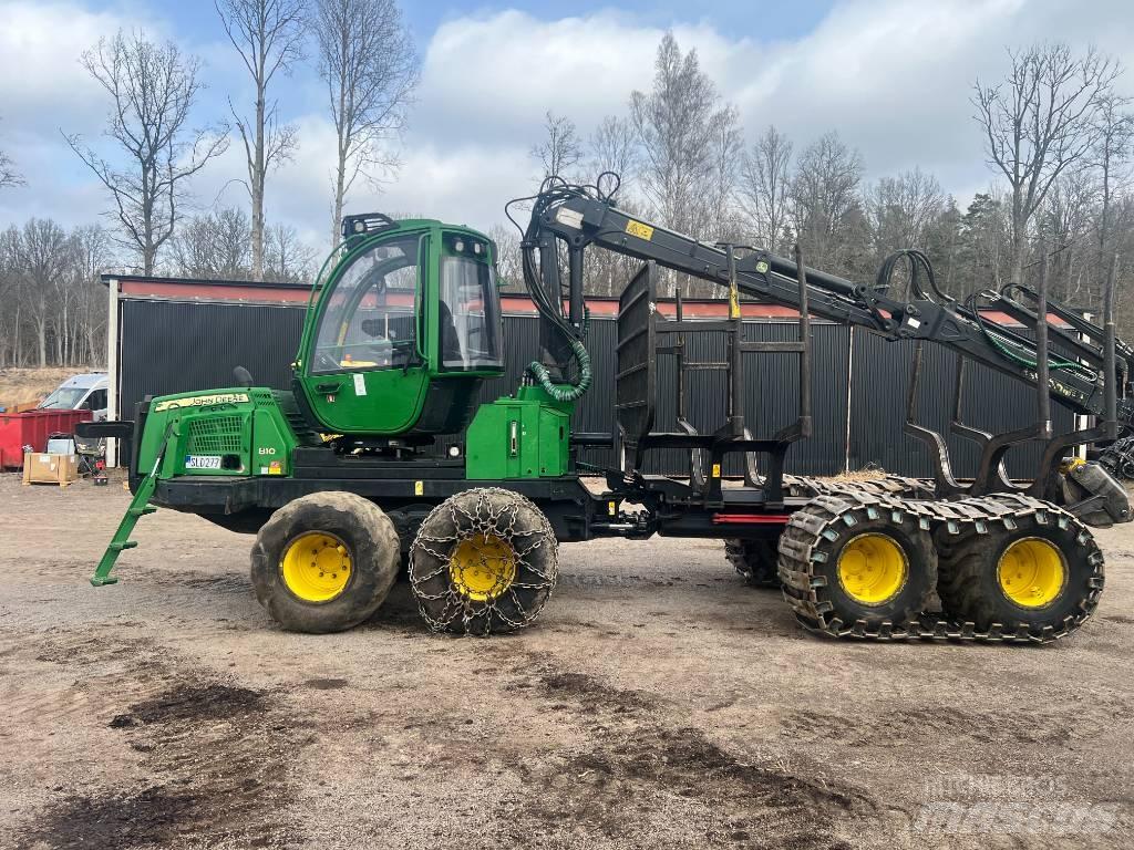 John Deere 810 E شاحنات
