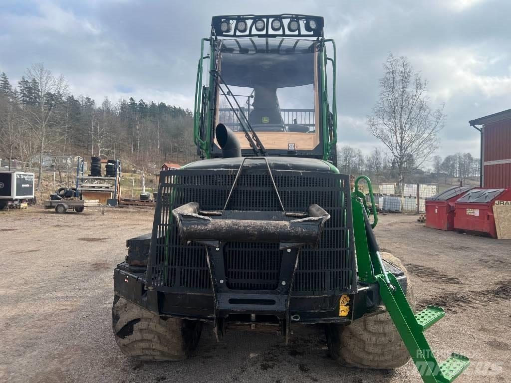 John Deere 810 E شاحنات