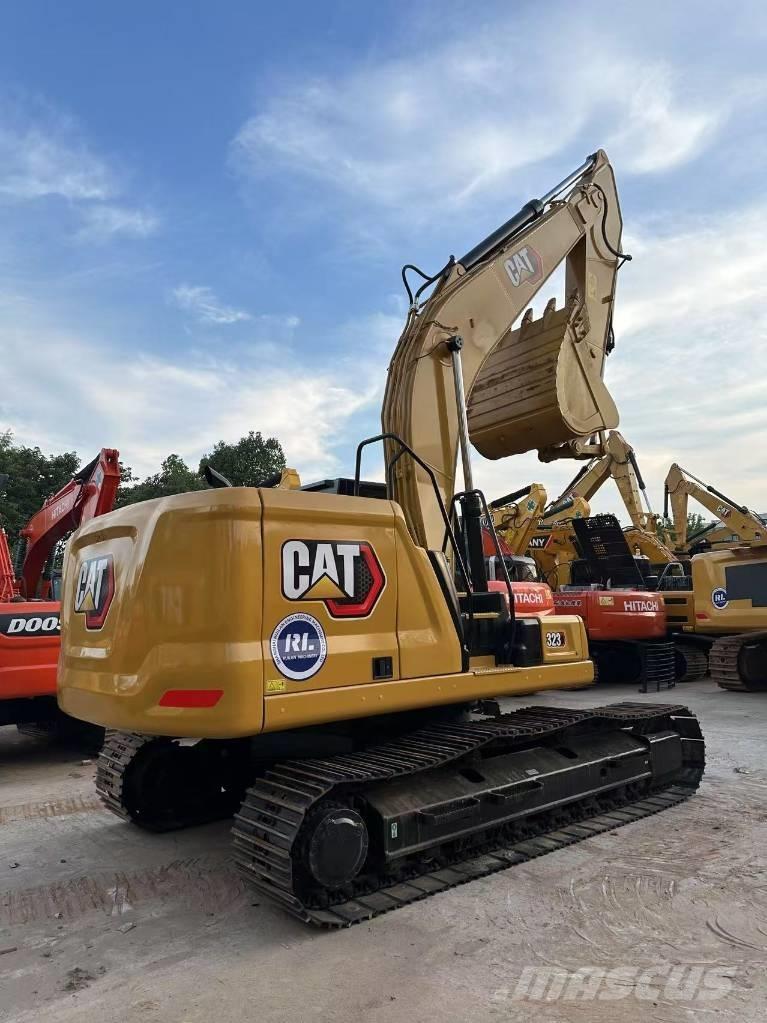 CAT 323 حفارات زحافة