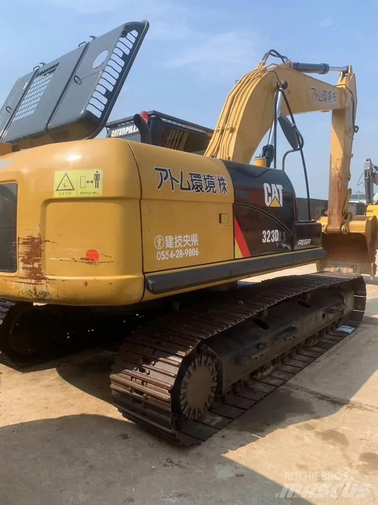CAT 323 D L حفارات زحافة