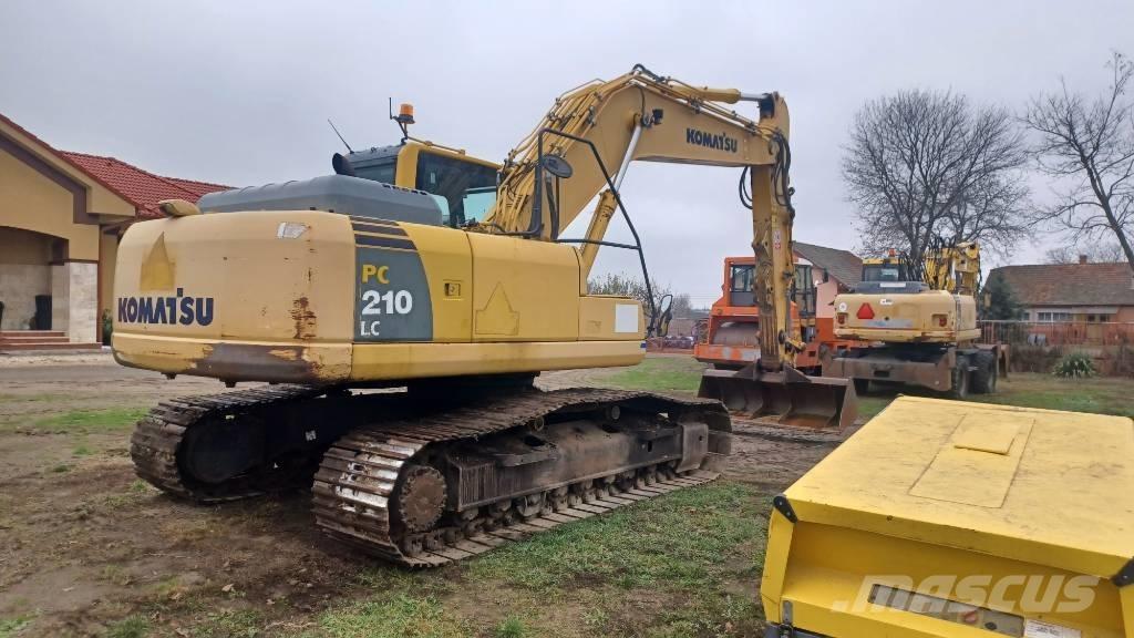 Komatsu PC 210 حفارات زحافة