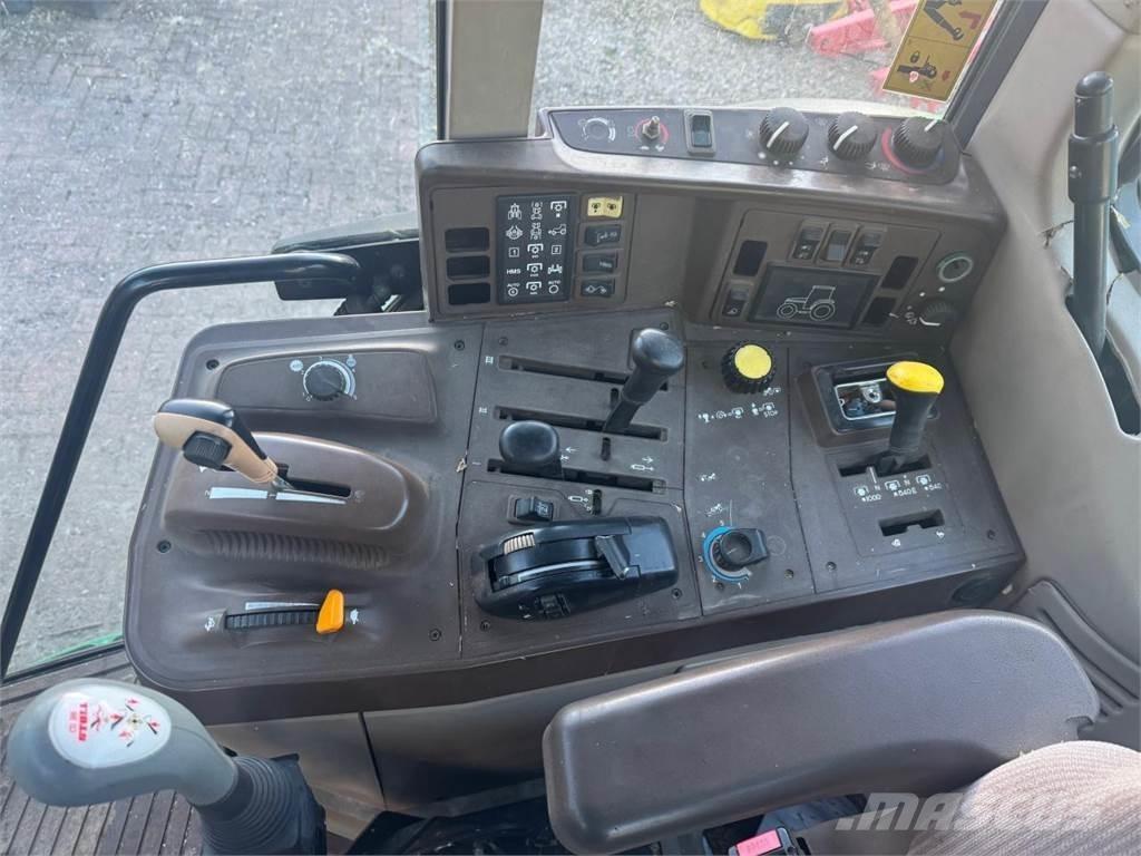 John Deere 6920 الجرارات