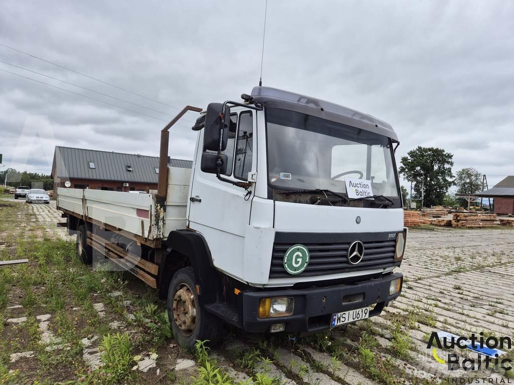 Mercedes-Benz 1117 شاحنات مسطحة/مفصلية الجوانب