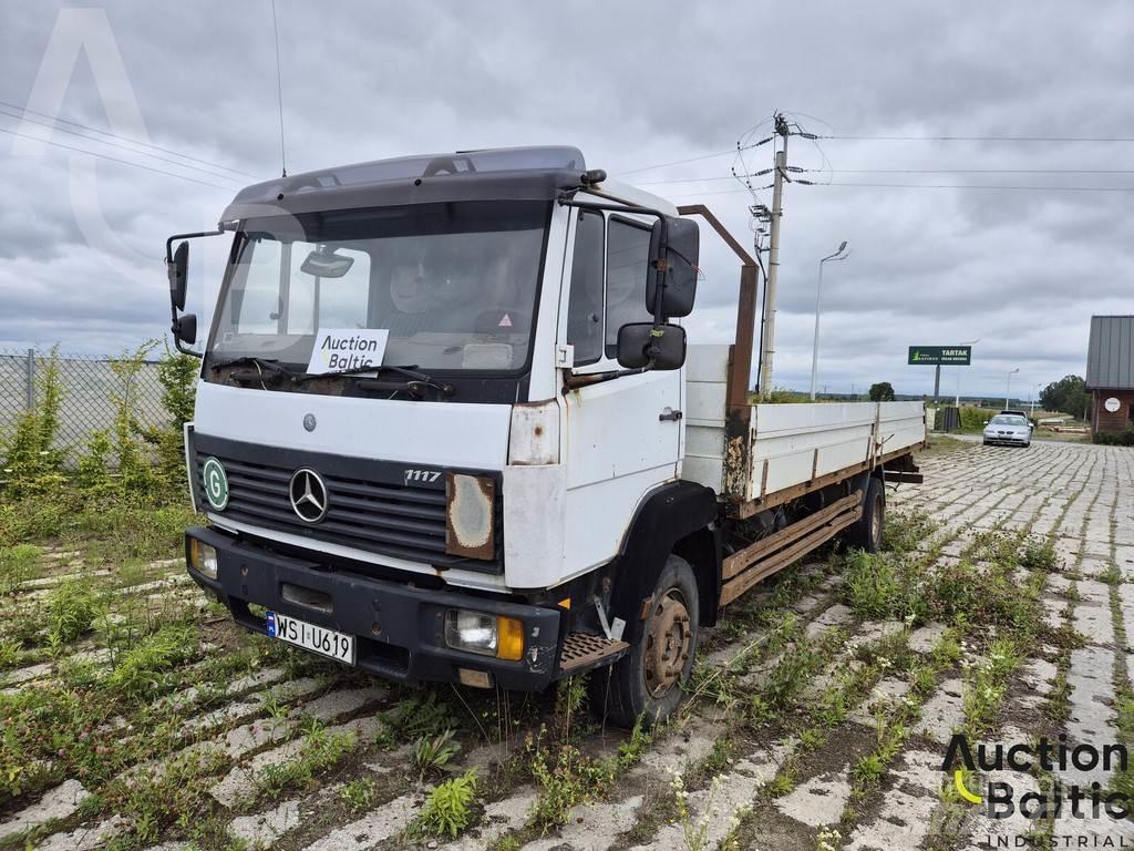Mercedes-Benz 1117 شاحنات مسطحة/مفصلية الجوانب