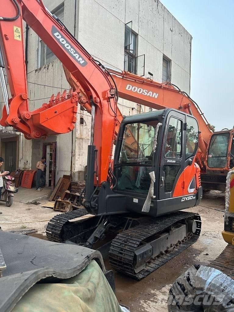 Doosan DX 60 حفارات صغيرة أقل من 7 طن (حفارات صغيرة)