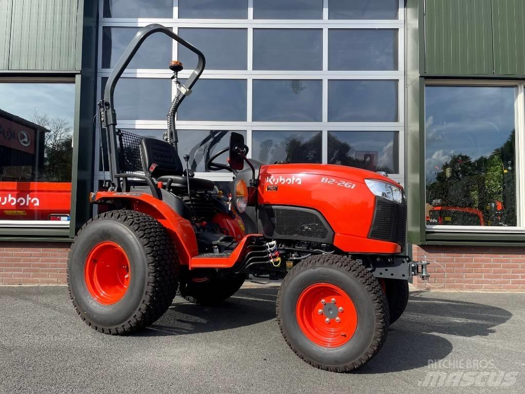 Kubota B2261 HDW جرارات مدمجة