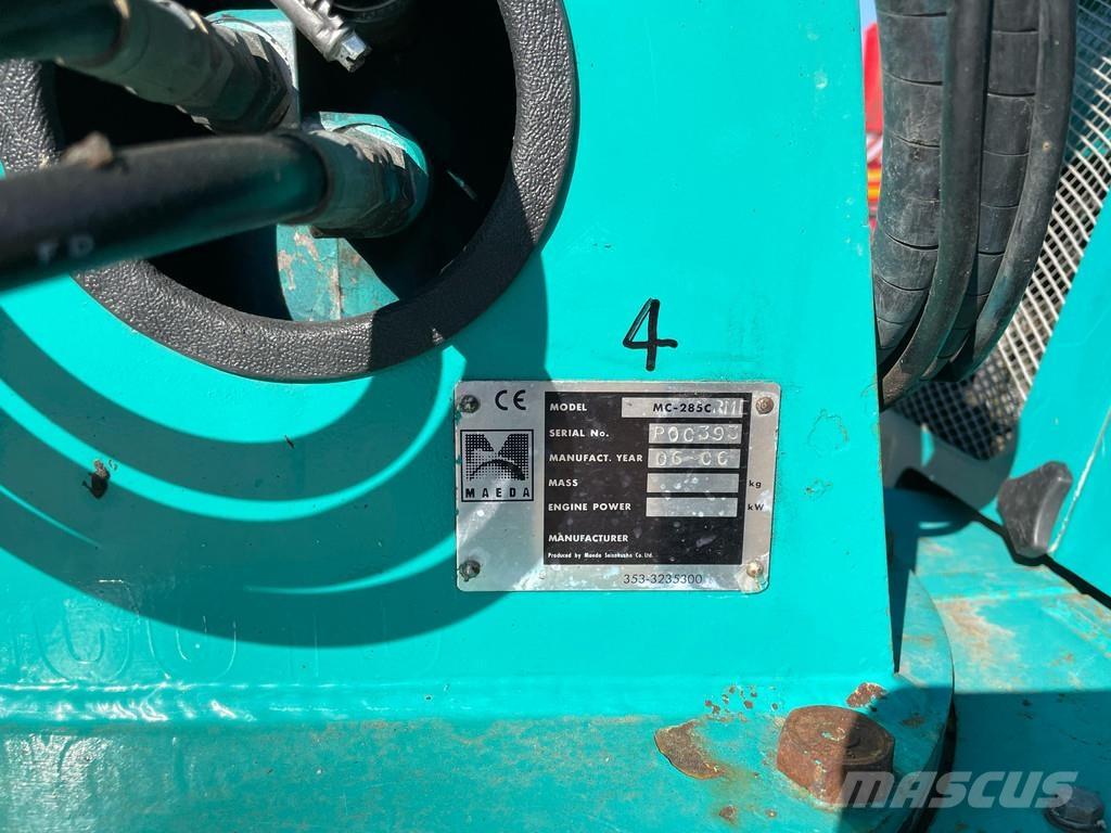 Maeda MC285C RME رافعات مجنزرة
