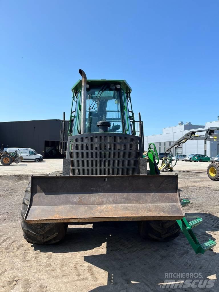 John Deere 1110D شاحنات