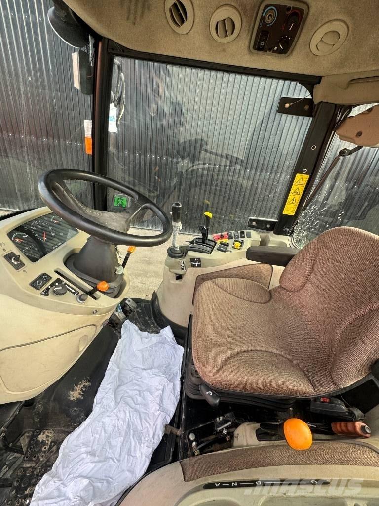 John Deere 3720 جرارات مدمجة