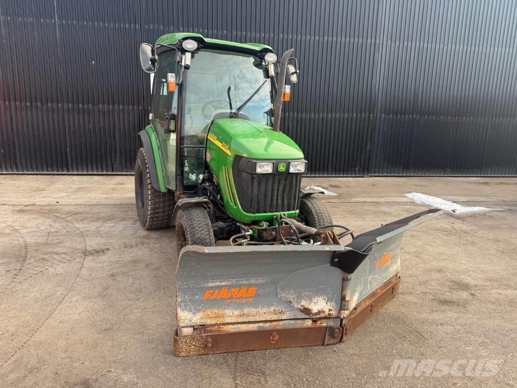 John Deere 3720 جرارات مدمجة