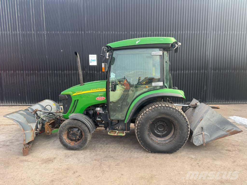 John Deere 3720 جرارات مدمجة