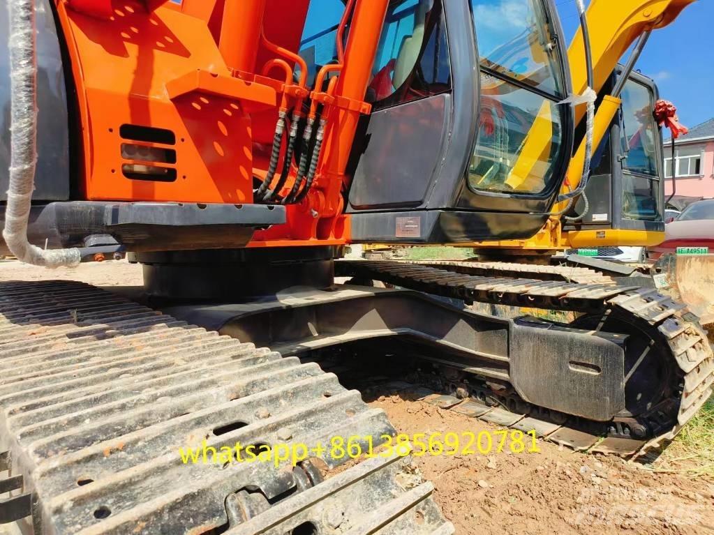 Hitachi ZX 135 US حفارات زحافة