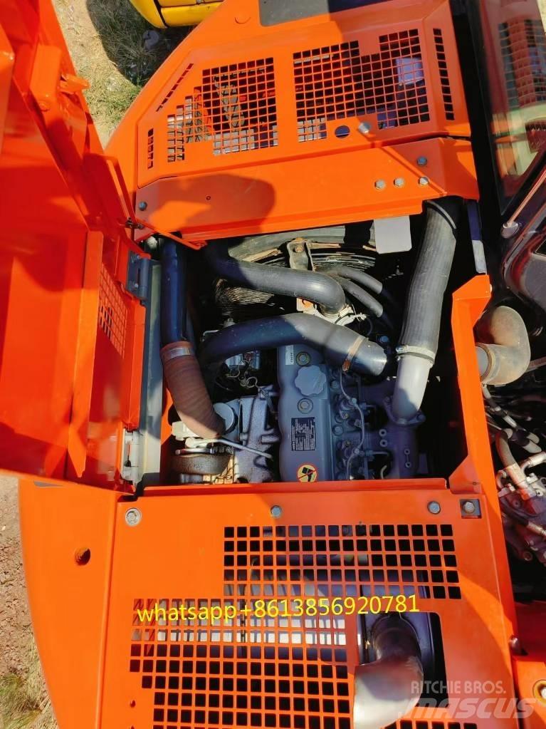 Hitachi ZX 135 US حفارات زحافة
