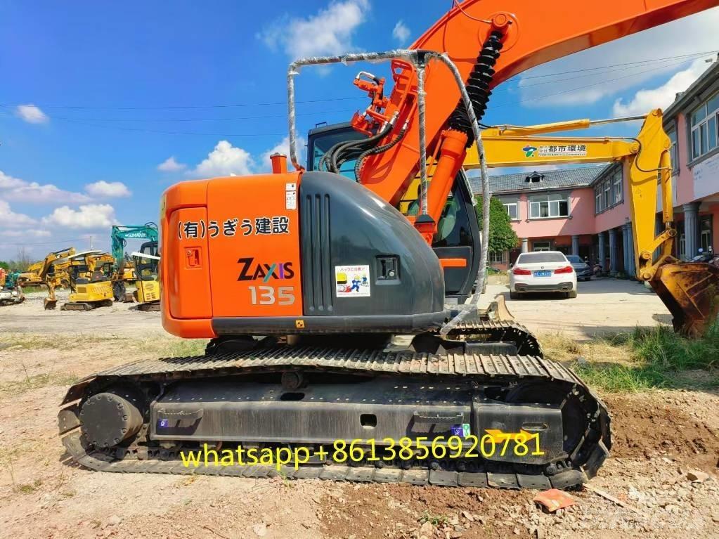 Hitachi ZX 135 US حفارات زحافة