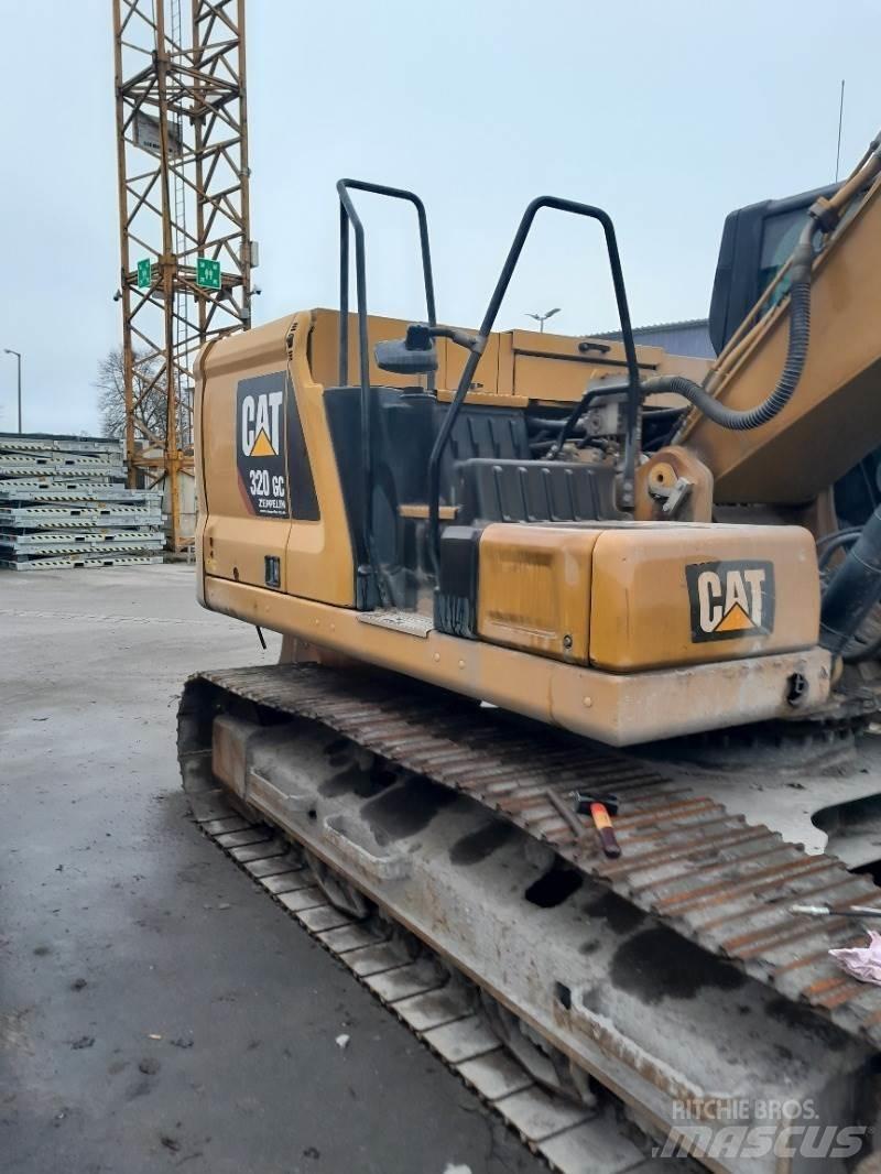 CAT 320GC حفارات زحافة