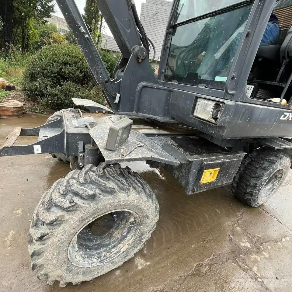 Doosan DX60W حفارات بعجل