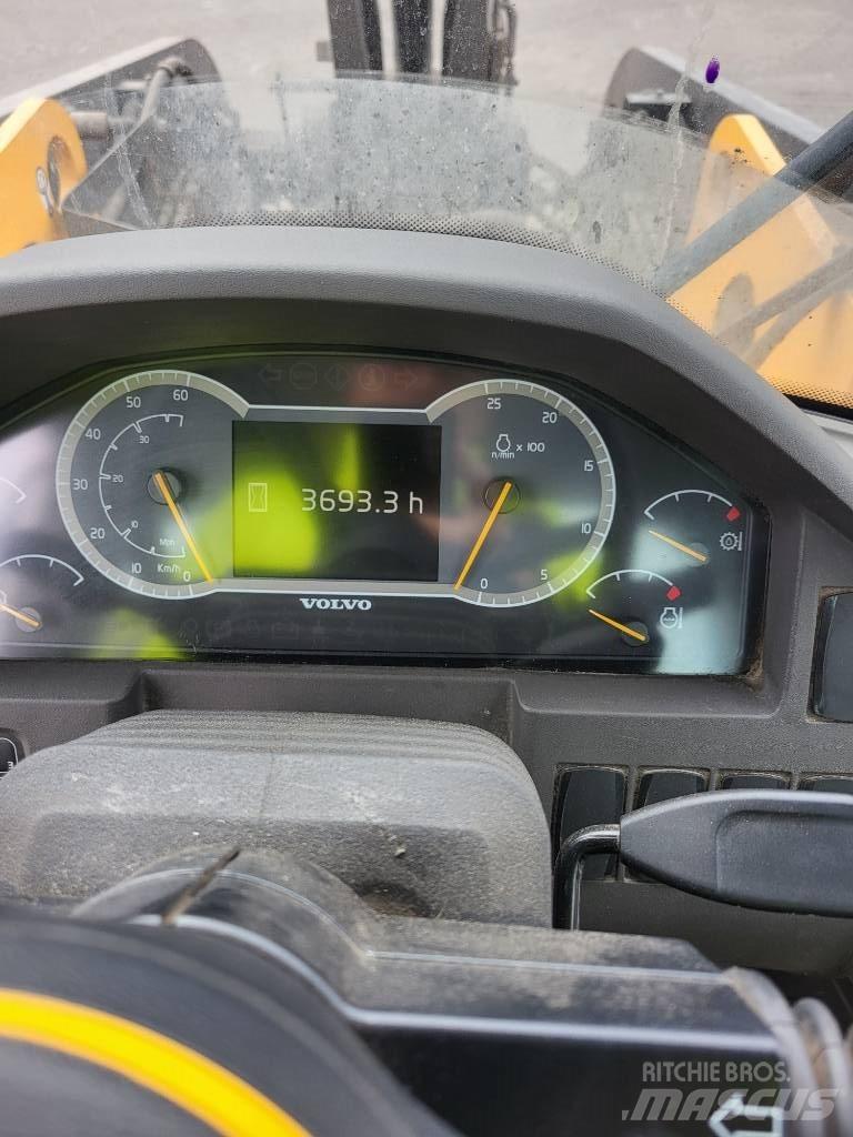 Volvo L 110 H لوادر بعجل