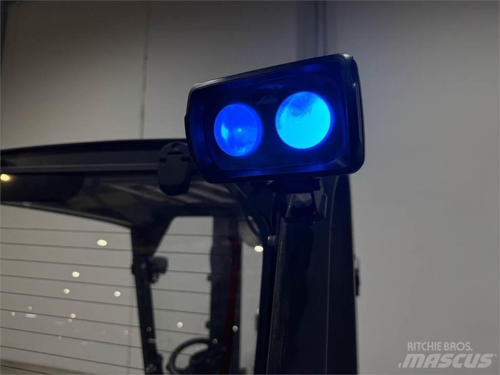Linde E30L 01 شاحنات ذات رافعات شوكية تعمل بالكهرباء