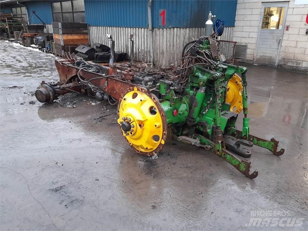 John Deere 7710 الجرارات